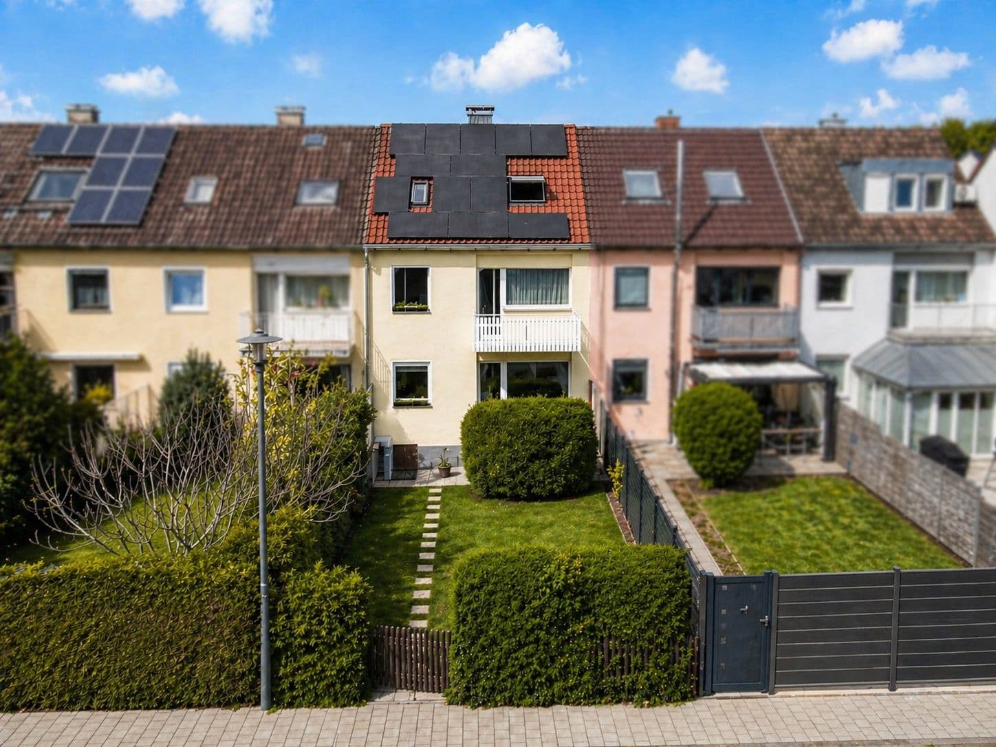 Modernes Reihenhaus in Ingolstadt: Garten, 6 Zimmer & PV-Anlage